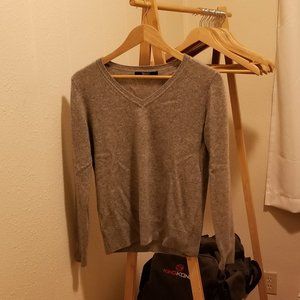 Quince gray cashmere v neck sweater